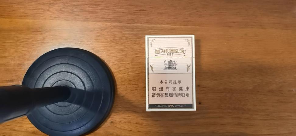 黄鹤楼100元一盒的图片，黄鹤楼100元一盒香烟