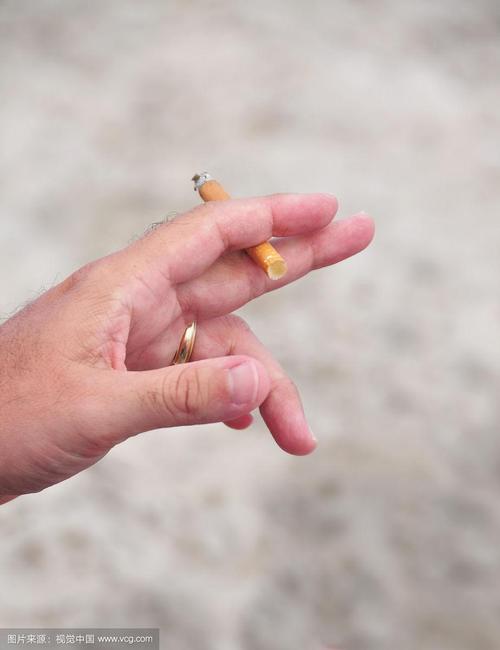 手里拿着烟戒烟会怎么样，拿着烟的手
